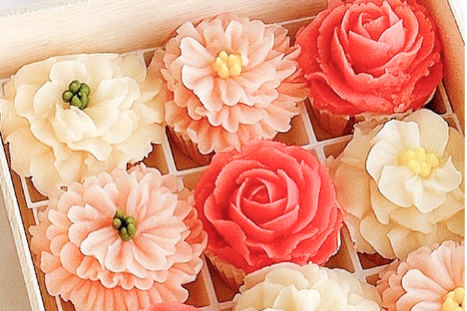 ピンクと白で可愛らしい、オシャレな白あんのお花絞り